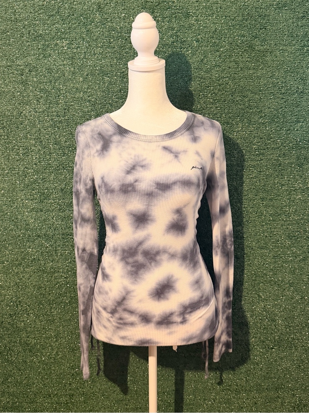 PINK Victoria's Secret Blue & White Tie-Dye Ribbed Long Sleeve Top